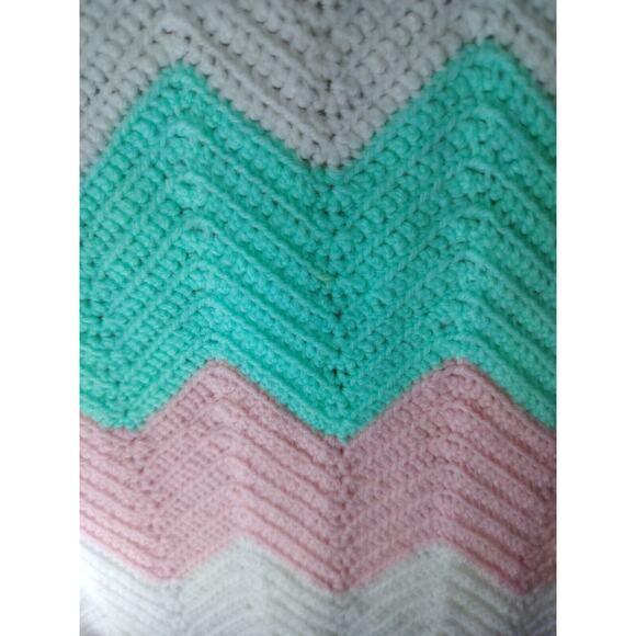 Chevron Multicolored Ripple Afghan Throw Blanket - Picture 10 of 16